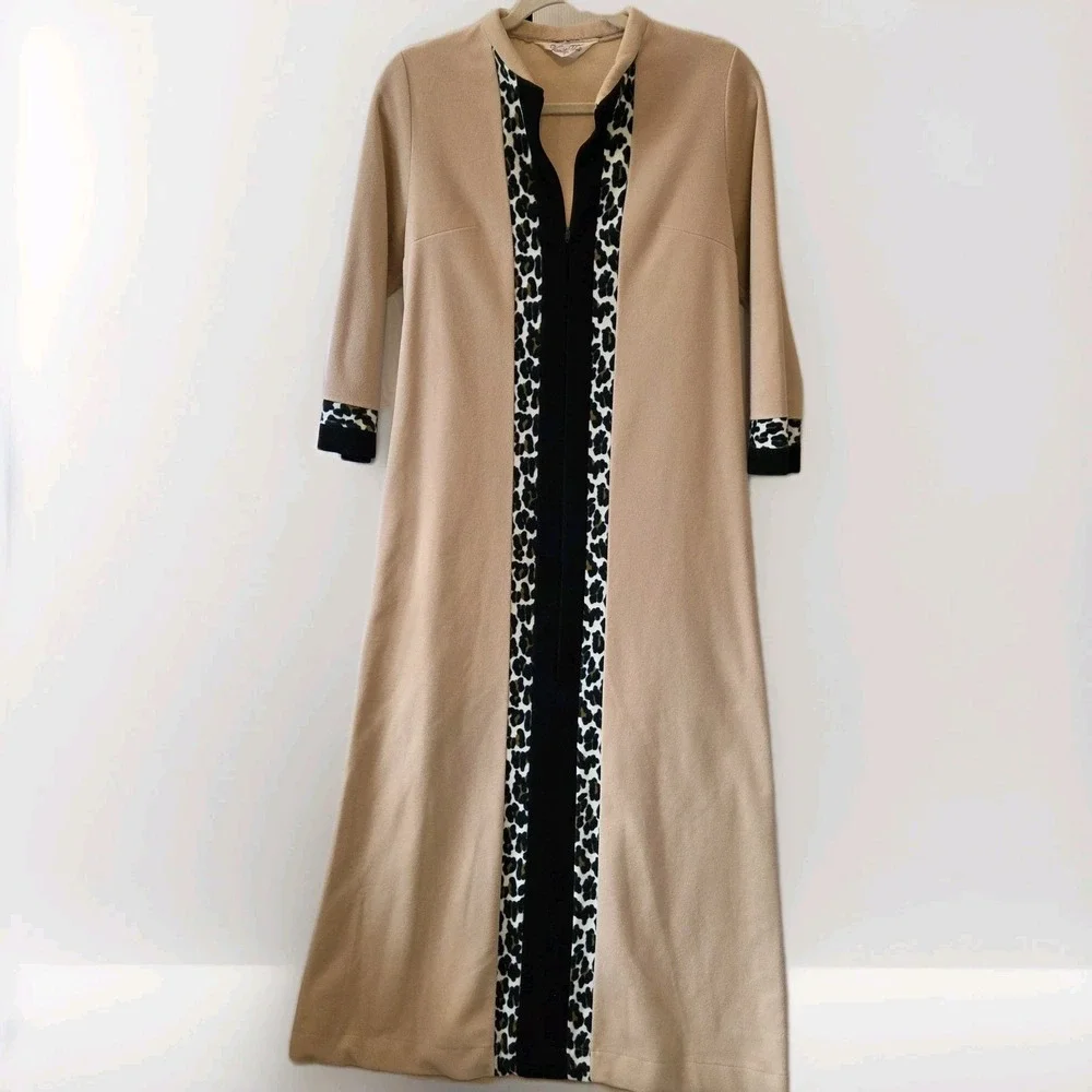 Vtg Vanity Fair Cheetah Print Fleece Robe Dressing Gown Size 8 Long Sleeve Beige